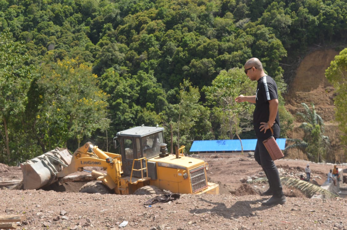 Bulldozer untuk proyek konstruksi