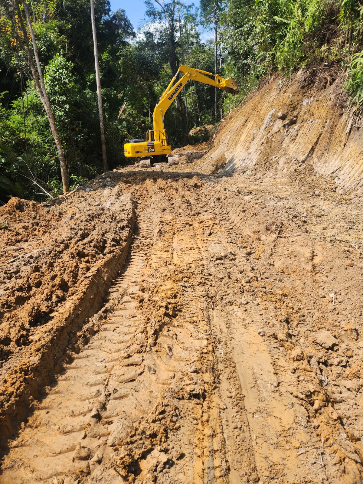 excavator untuk proyek pertambangan