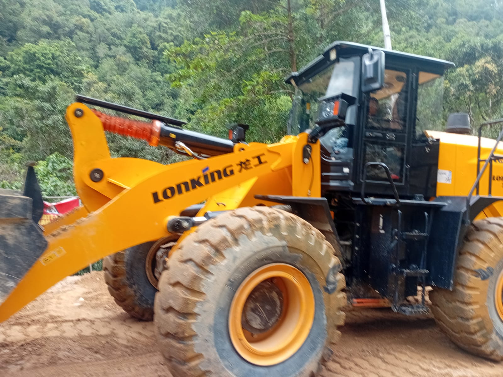 Bulldozer untuk proyek pembukaan lahan
