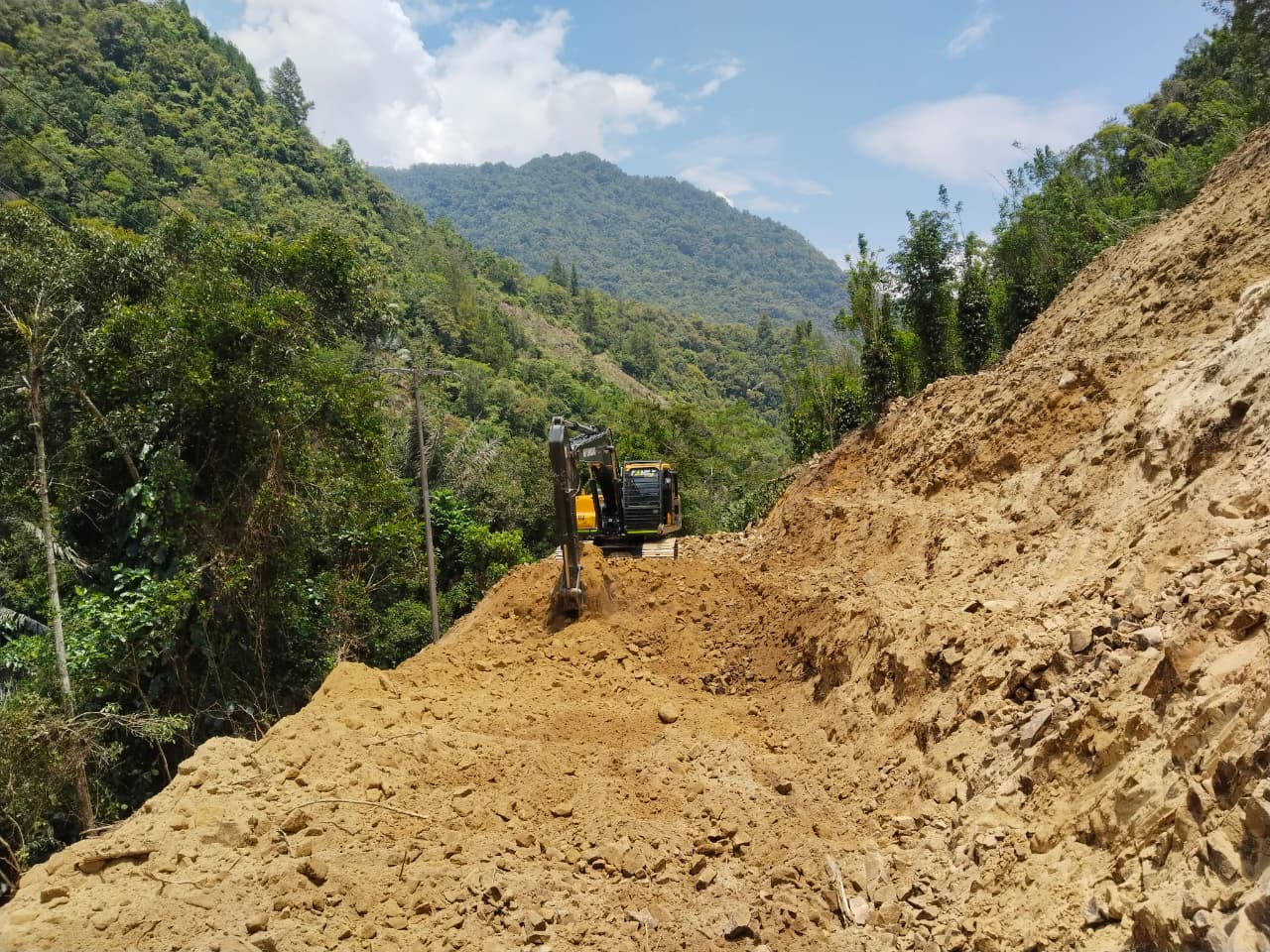 excavator untuk proyek pembukaan lahan